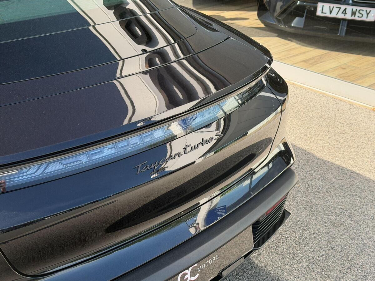 Porsche Taycan Taycan Gallery Image