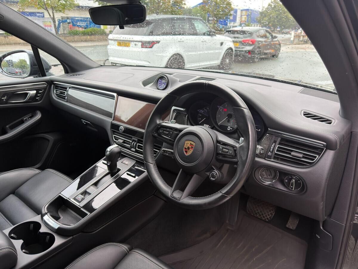 Porsche Macan Macan Gallery Image