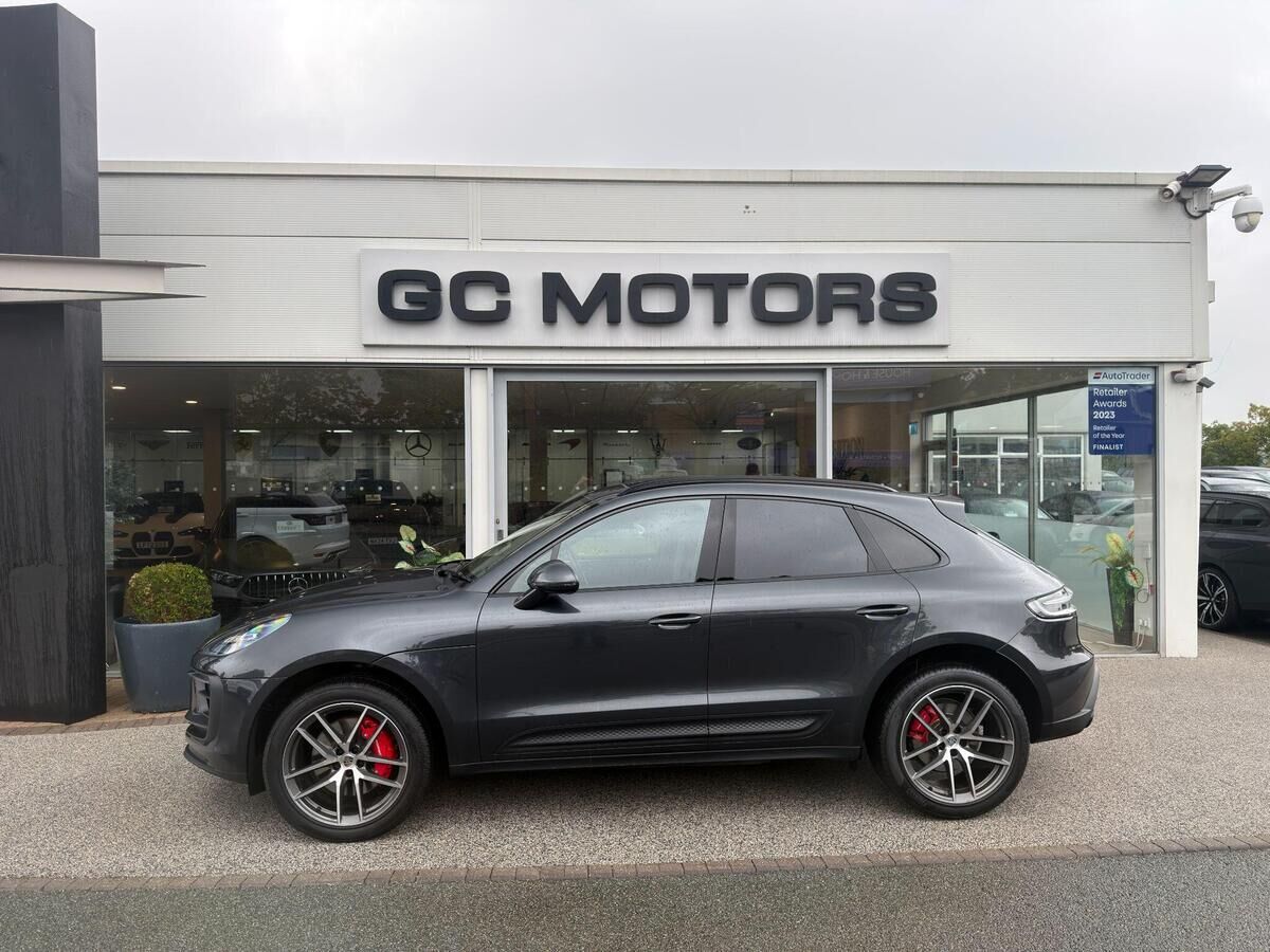 Porsche Macan Macan Gallery Image