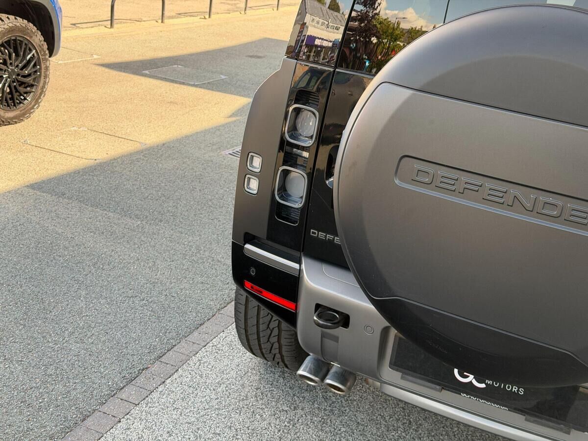 Land Rover Defender 110 Defender 110 Gallery Image