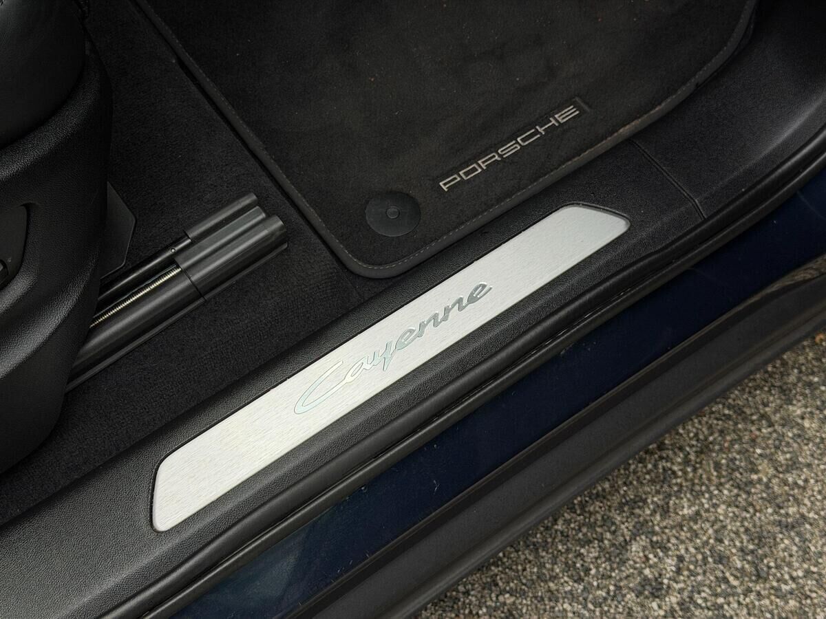 Porsche Cayenne Cayenne Gallery Image