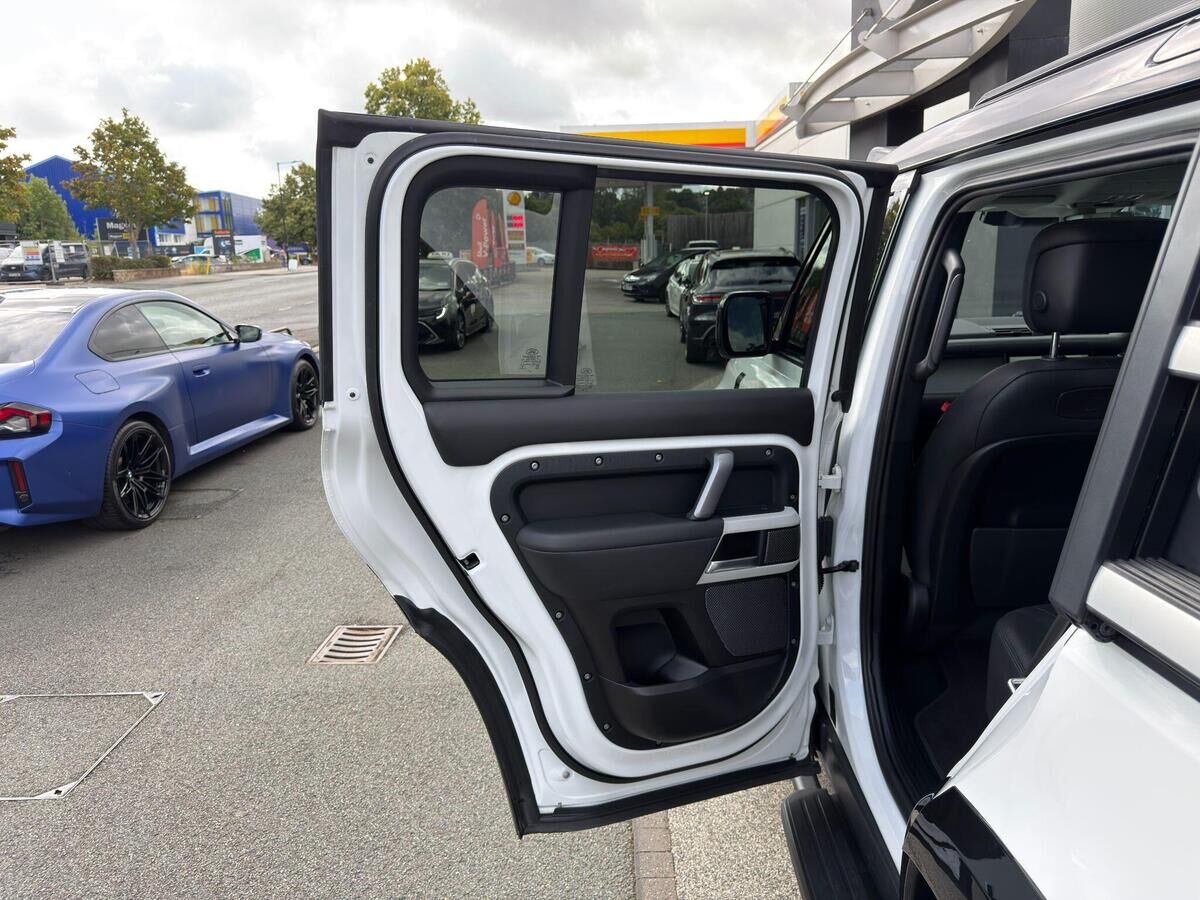 Land Rover Defender 110 Defender 110 Gallery Image