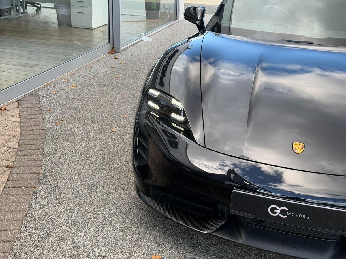 Porsche Taycan Taycan Gallery Image