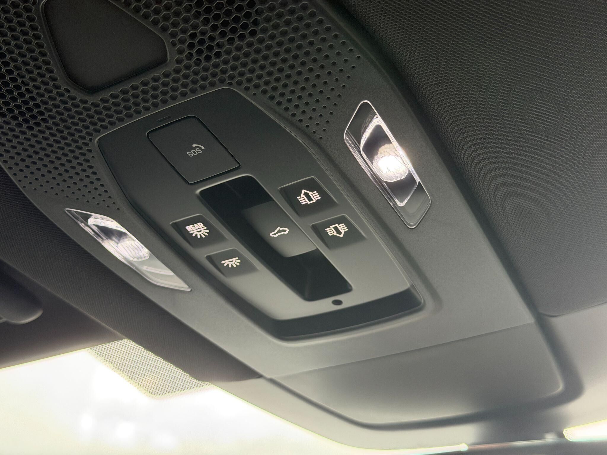 Porsche Macan Macan Gallery Image