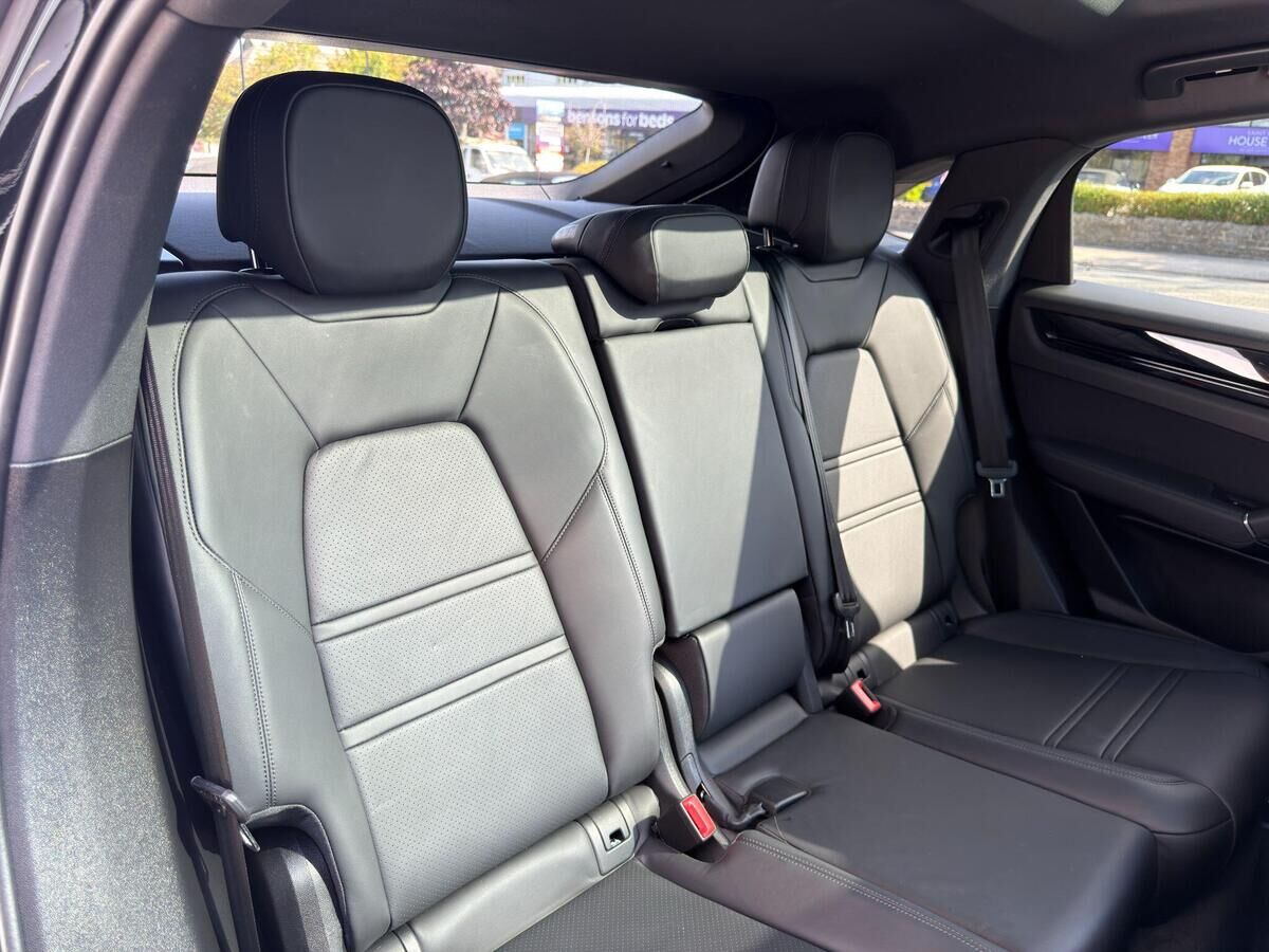 Porsche Cayenne Cayenne Gallery Image