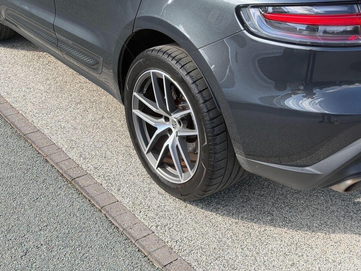 Porsche Macan Macan Gallery Image