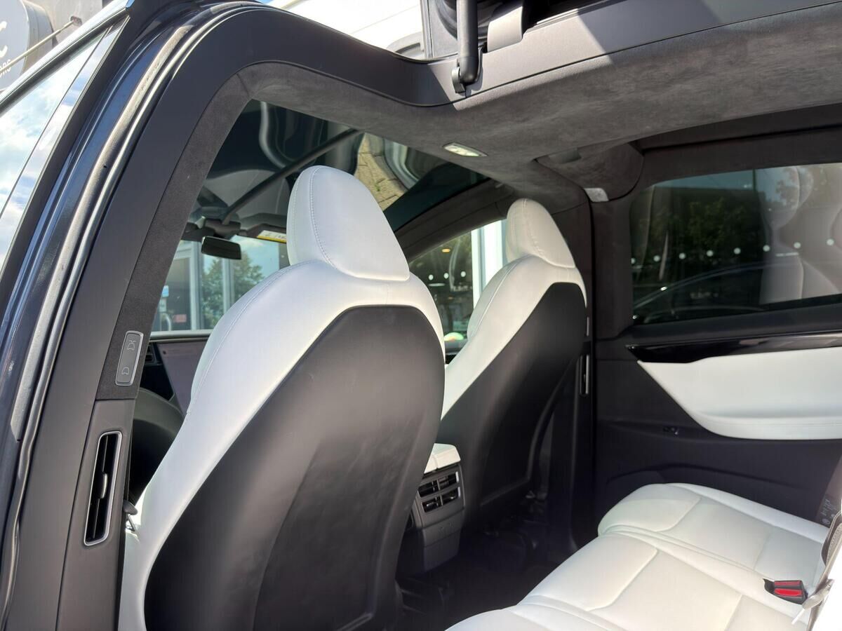 Tesla Model X Model X Gallery Image