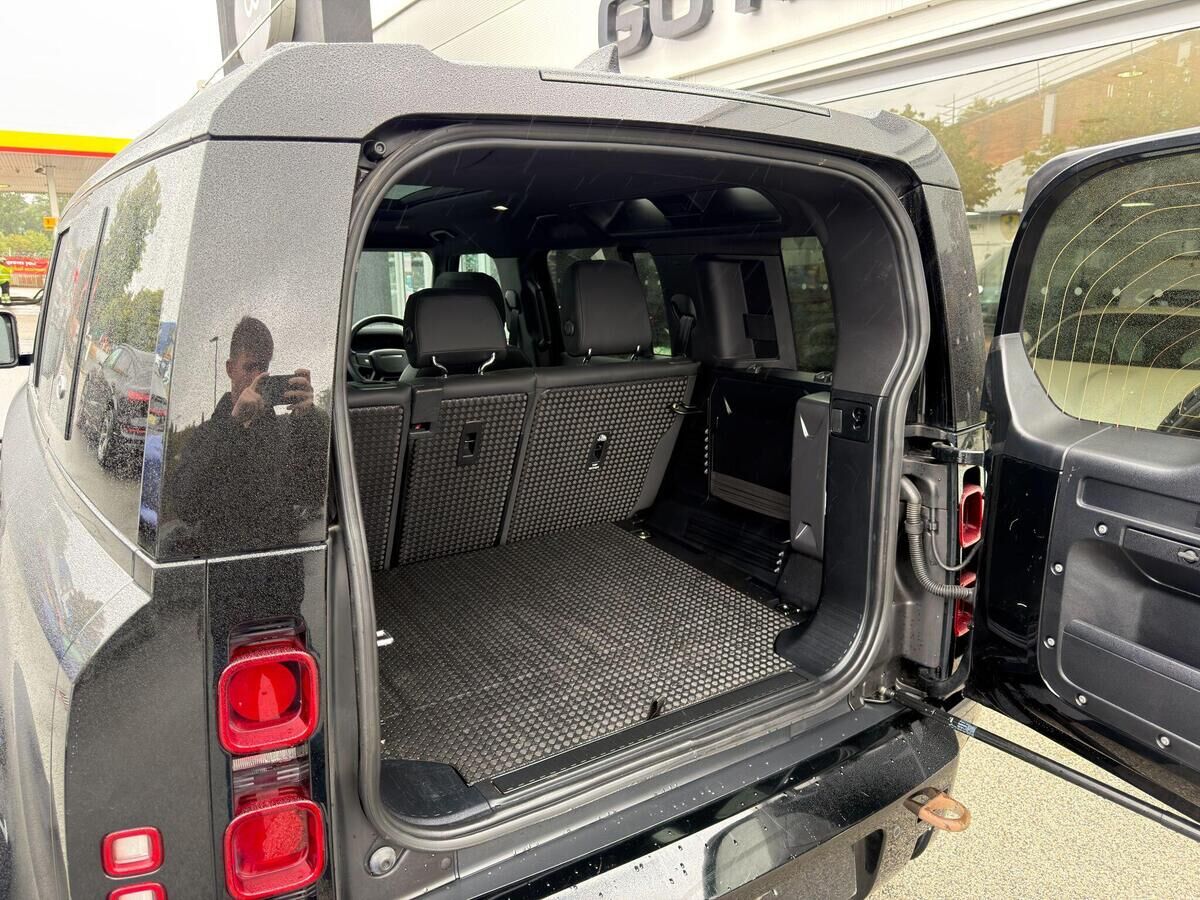 Land Rover Defender 110 Defender 110 Gallery Image