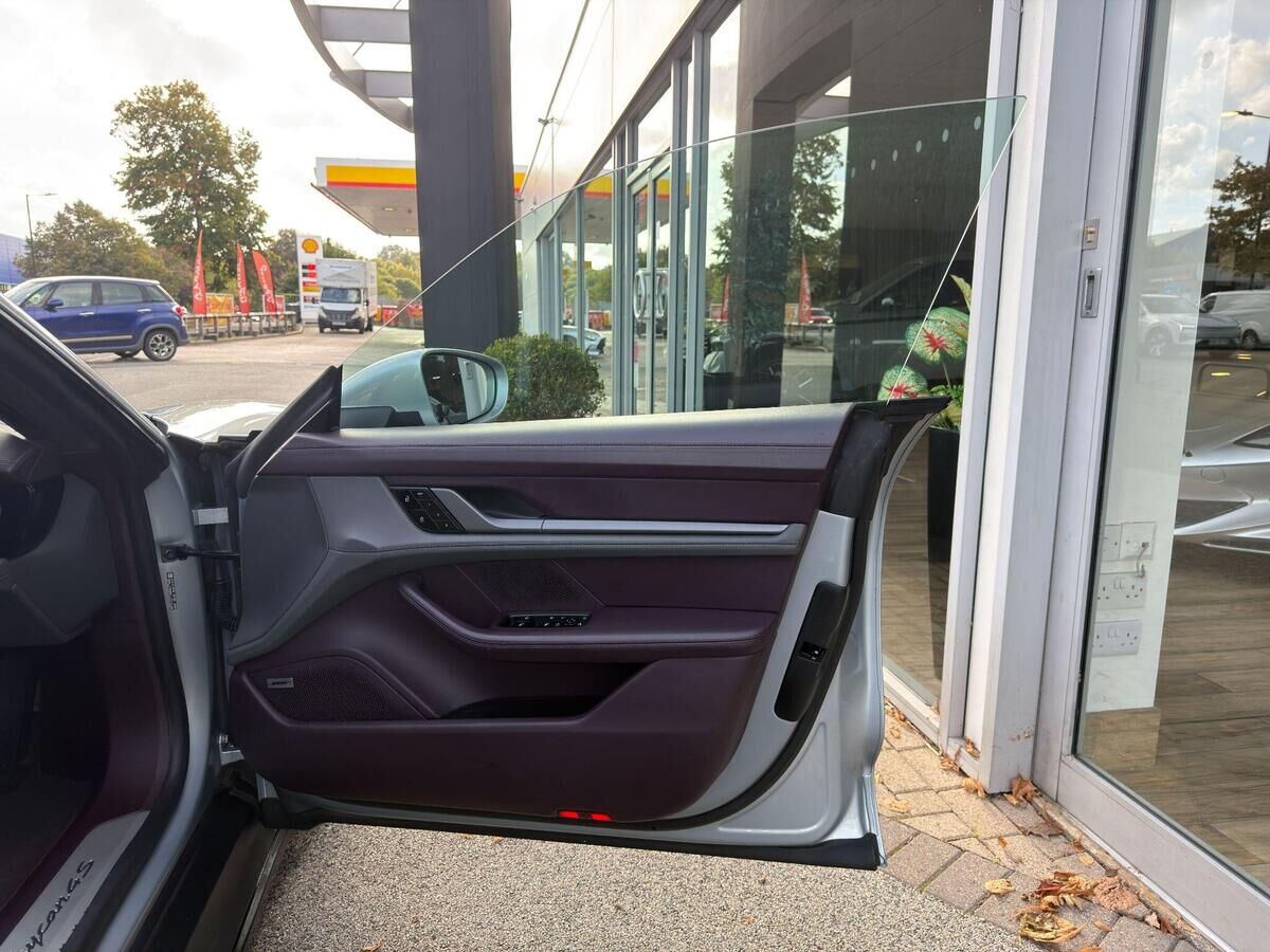 Porsche Taycan Taycan Gallery Image