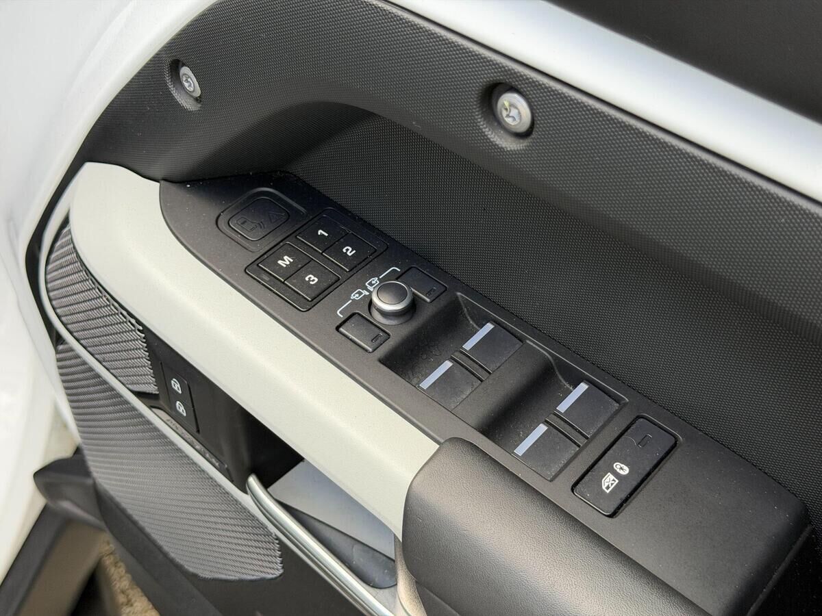 Land Rover Defender 110 Defender 110 Gallery Image