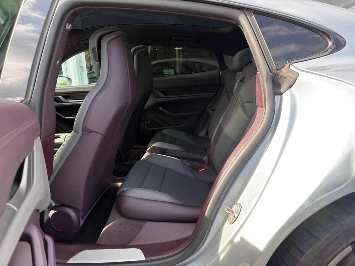 Porsche Taycan Taycan Gallery Image