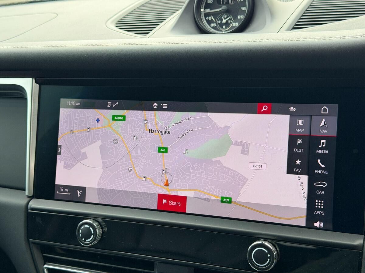 Porsche Macan Macan Gallery Image