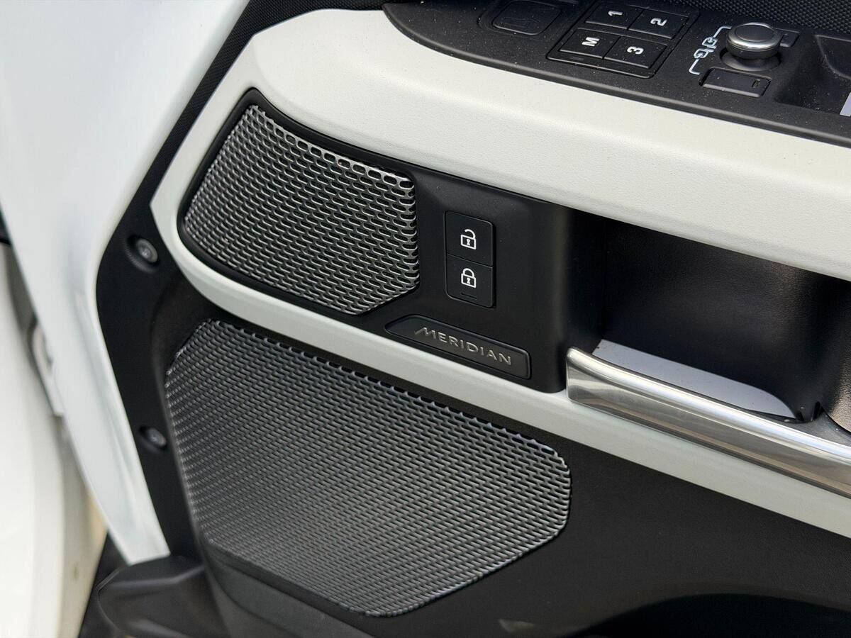 Land Rover Defender 110 Defender 110 Gallery Image