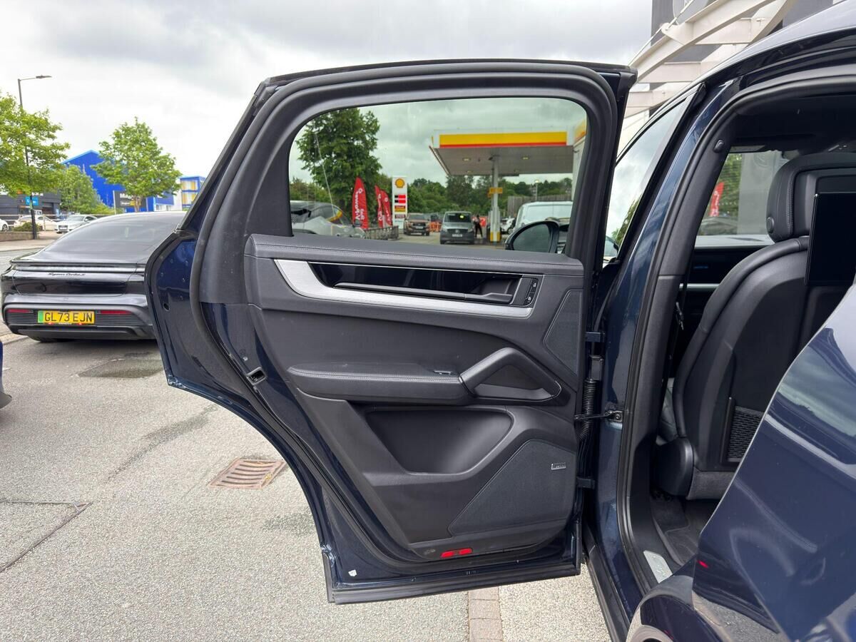Porsche Cayenne Cayenne Gallery Image