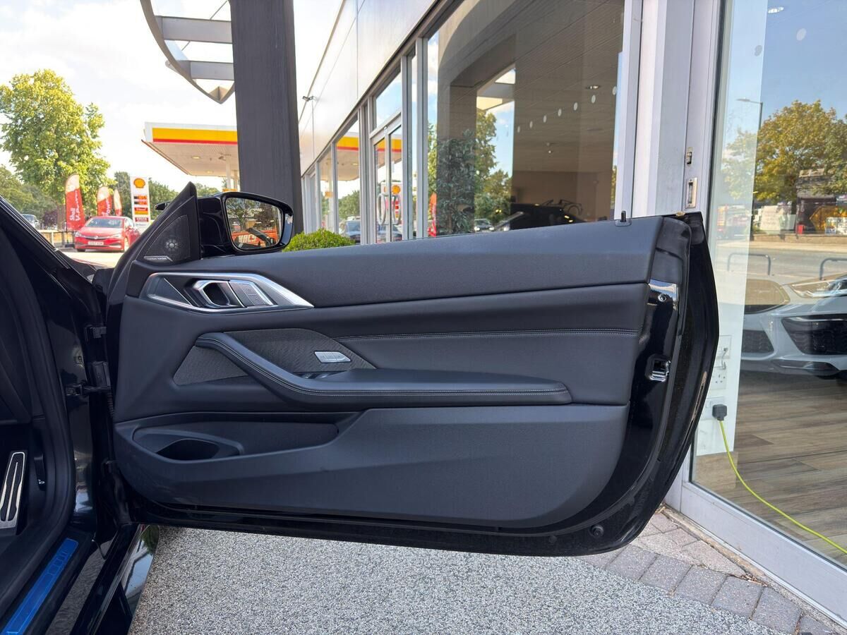 BMW M4 M4 Gallery Image