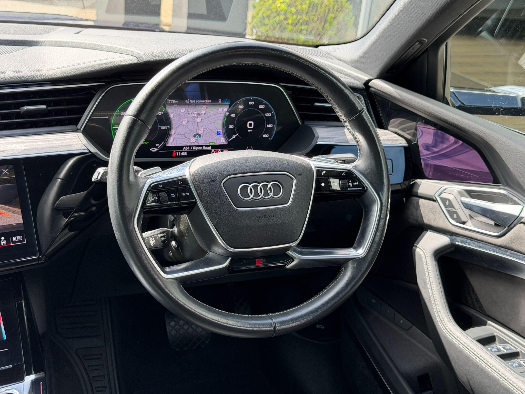 Audi e-tron e-tron Gallery Image