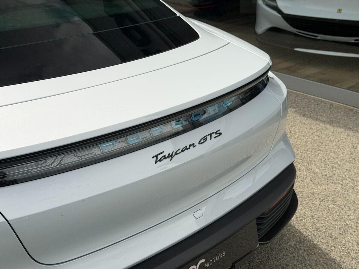 Porsche Taycan Taycan Gallery Image