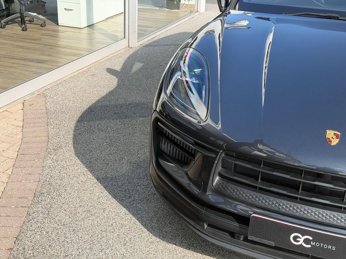 Porsche Macan Macan Gallery Image
