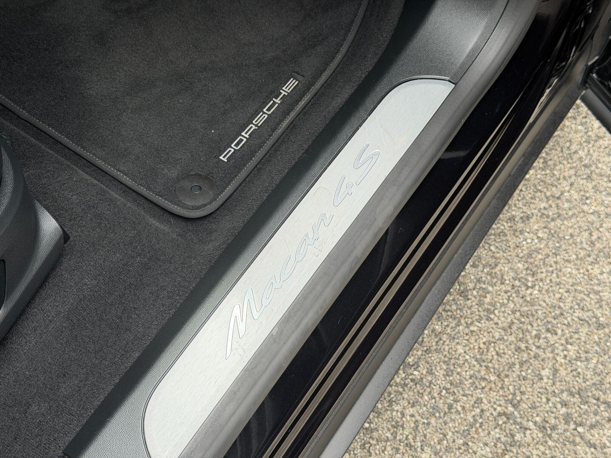 Porsche Macan Macan Gallery Image