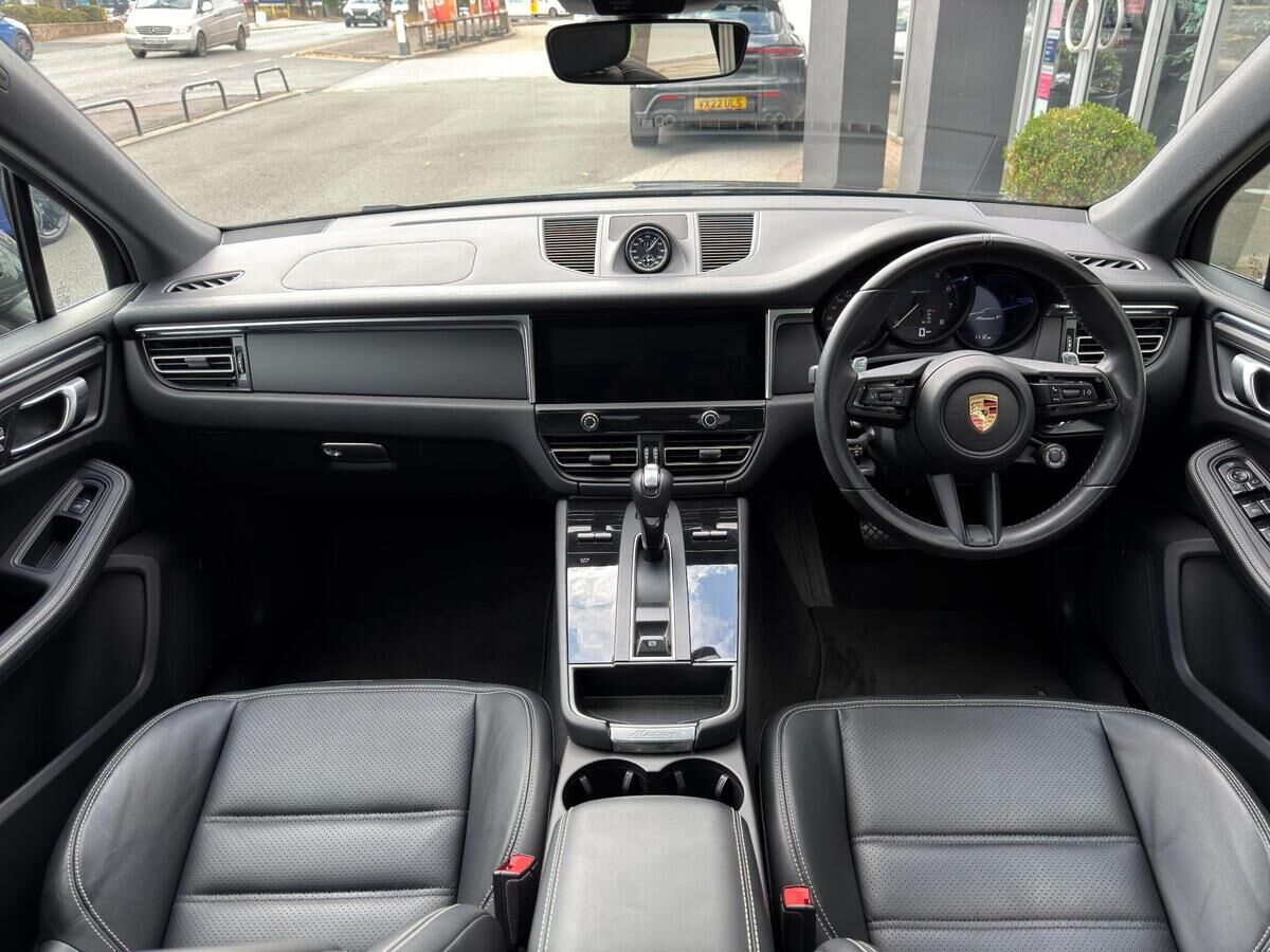 Porsche Macan Macan Gallery Image