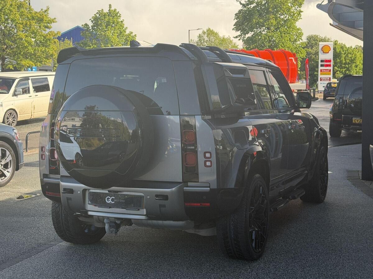 Land Rover Defender 110 Defender 110 Gallery Image