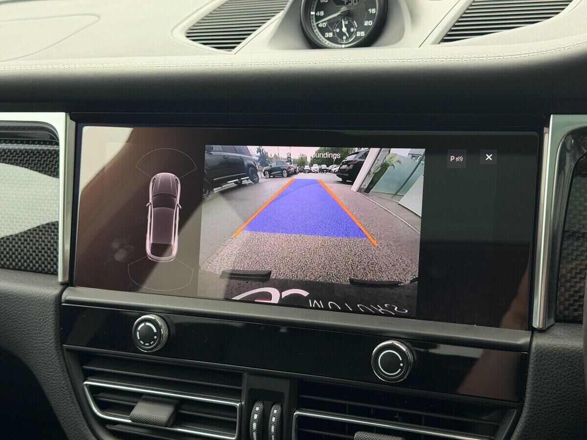 Porsche Macan Macan Gallery Image
