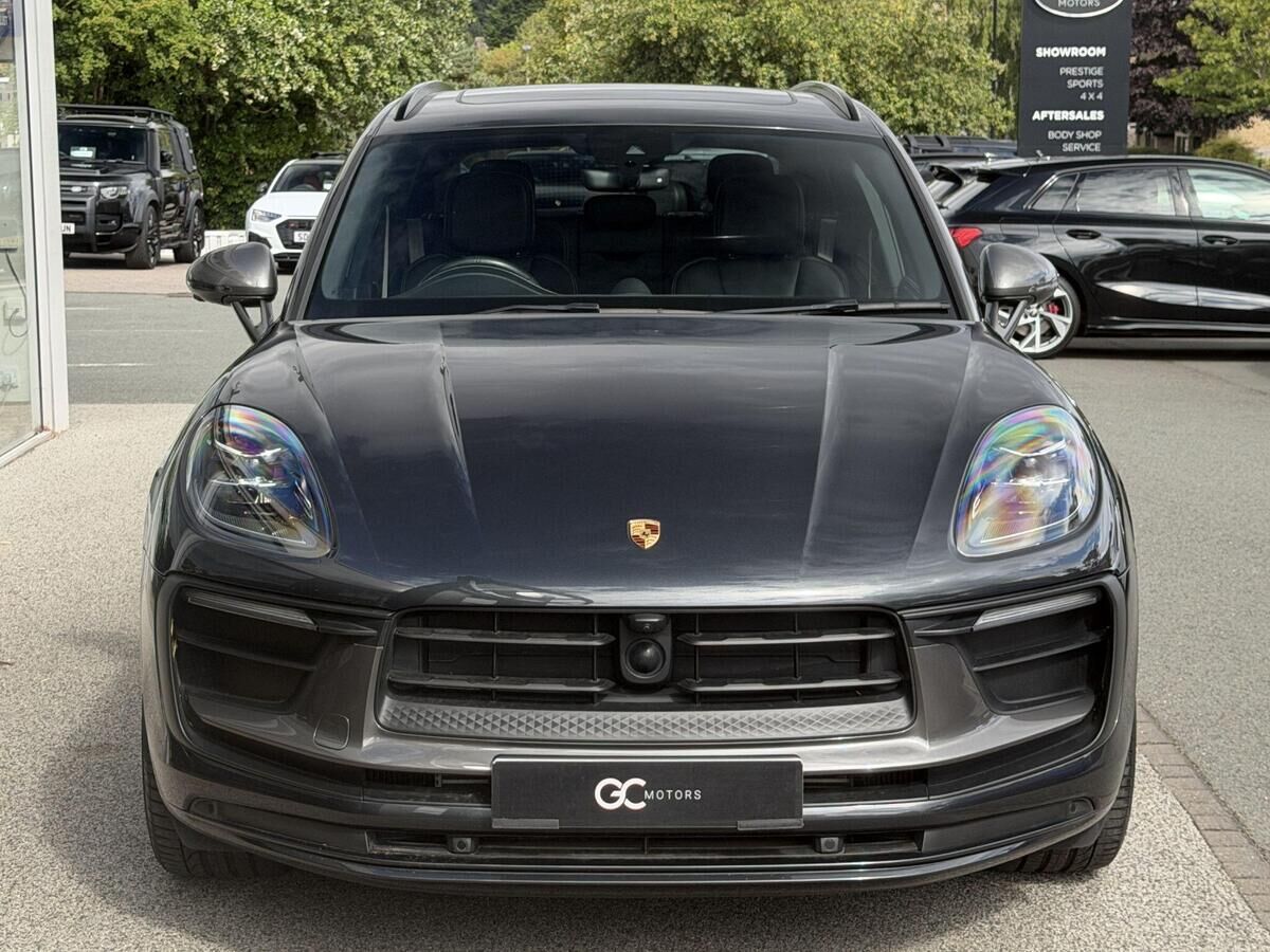 Porsche Macan Macan Gallery Image