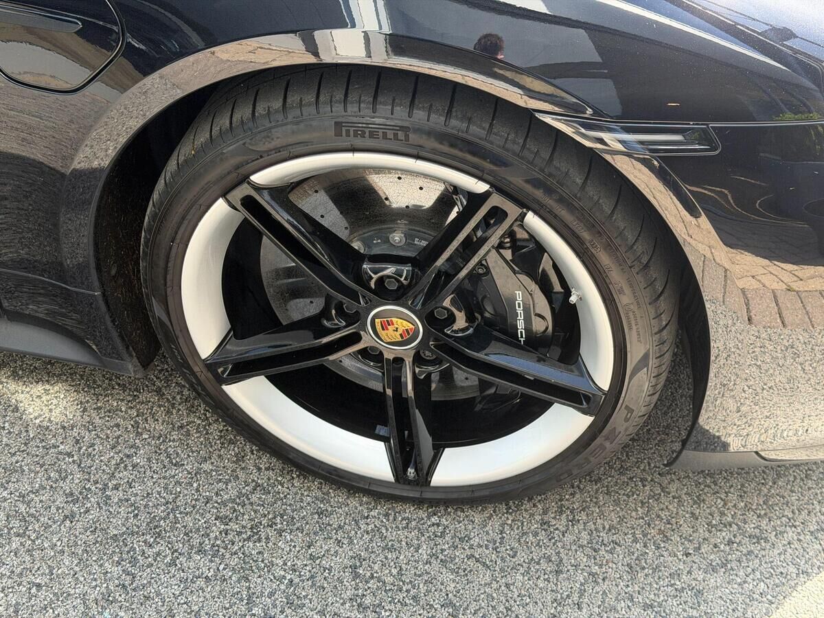 Porsche Taycan Taycan Gallery Image