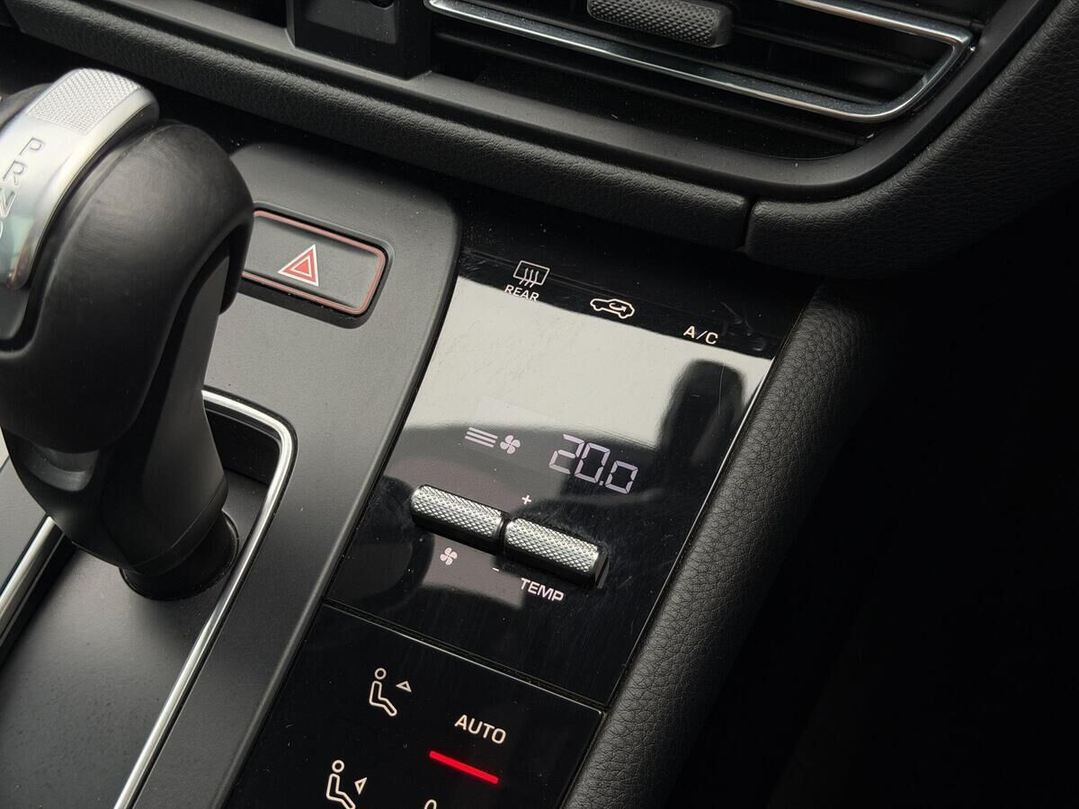 Porsche Macan Macan Gallery Image