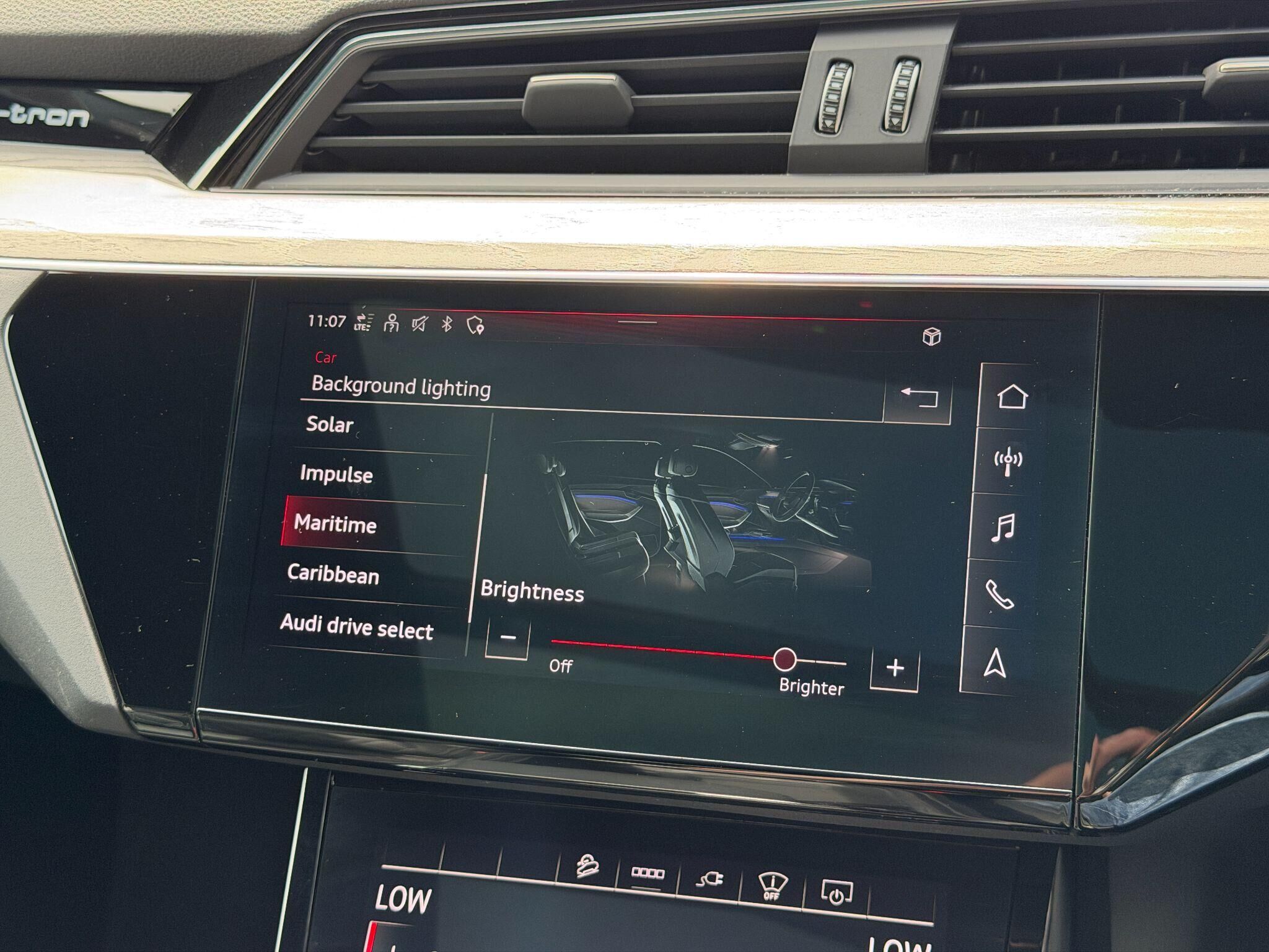 Audi e-tron e-tron Gallery Image