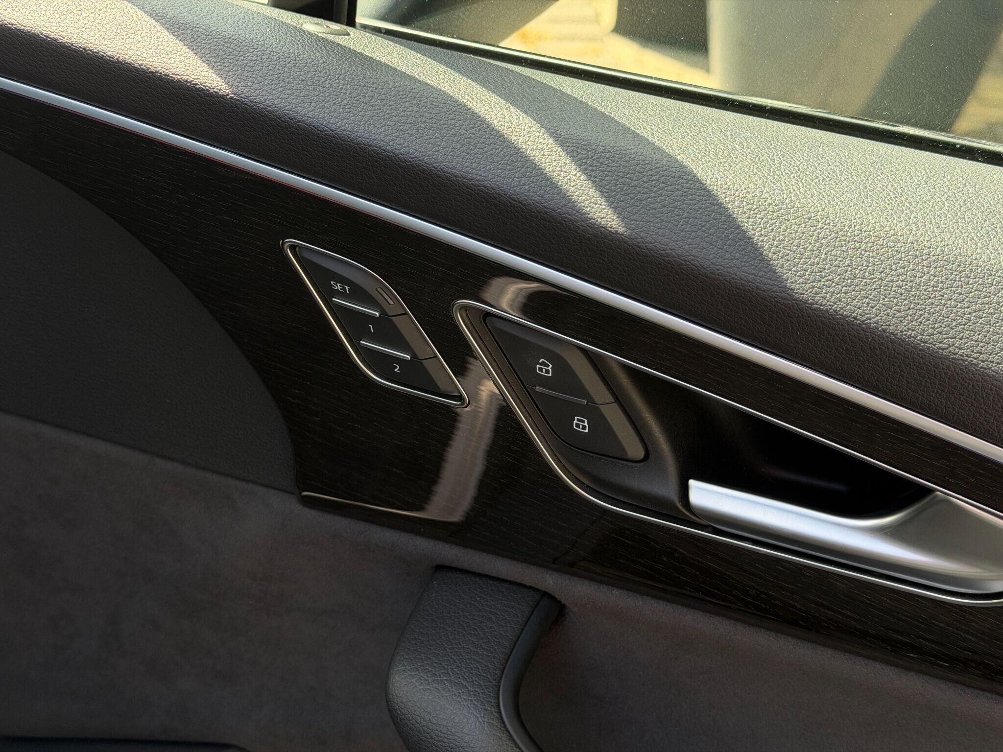 Audi SQ7 SQ7 Gallery Image