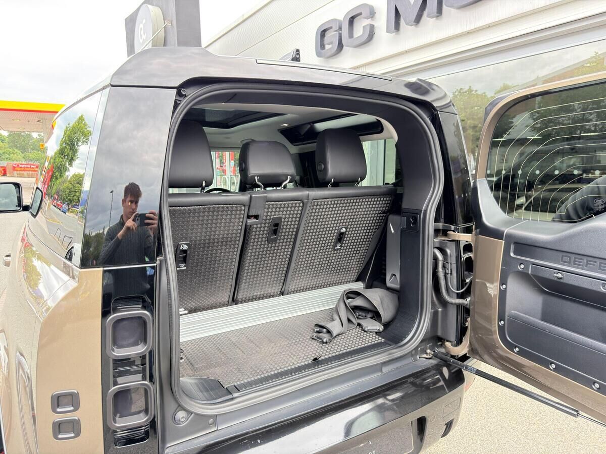 Land Rover Defender 90 Defender 90 Gallery Image