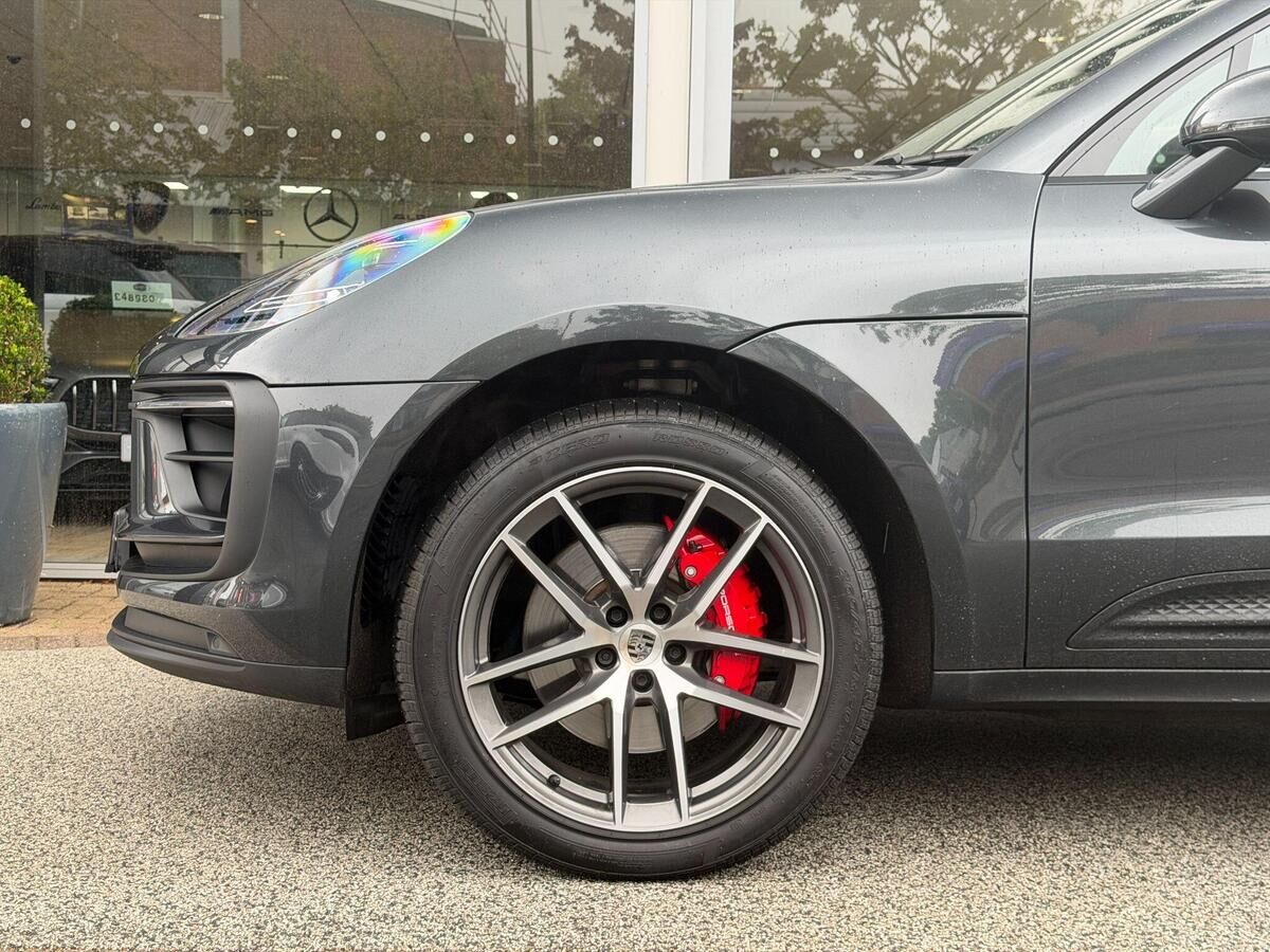 Porsche Macan Macan Gallery Image