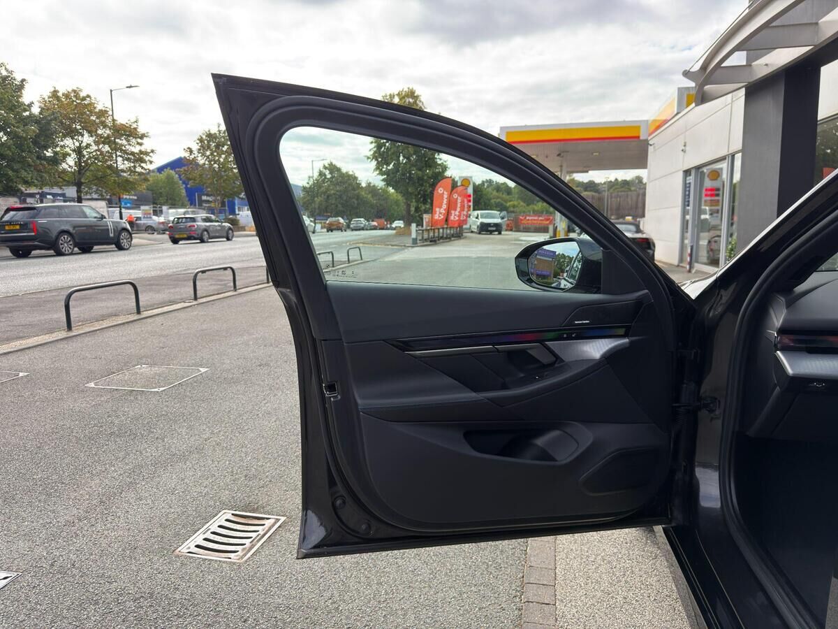BMW i5 i5 Gallery Image