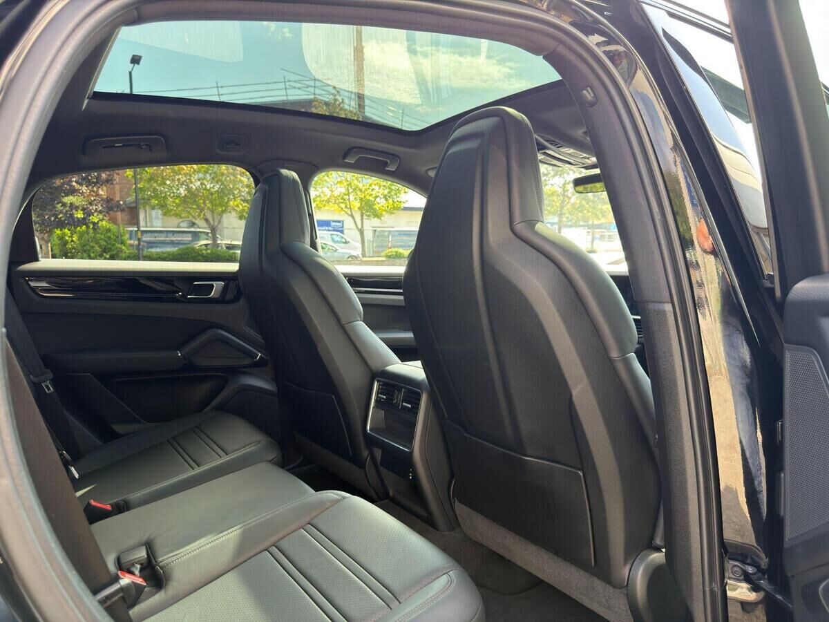 Porsche Cayenne Cayenne Gallery Image