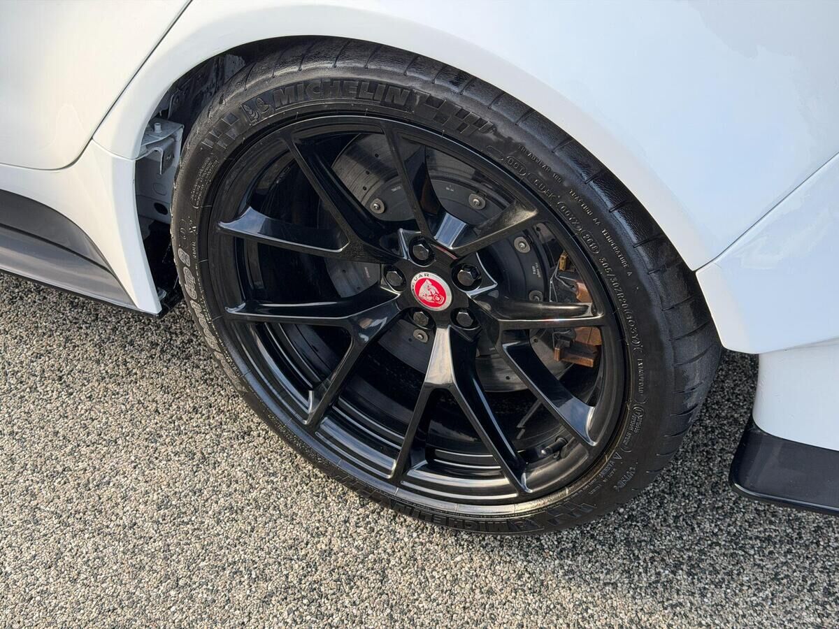 Jaguar XE XE Gallery Image