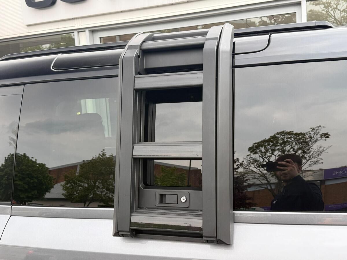 Land Rover Defender 90 Defender 90 Gallery Image