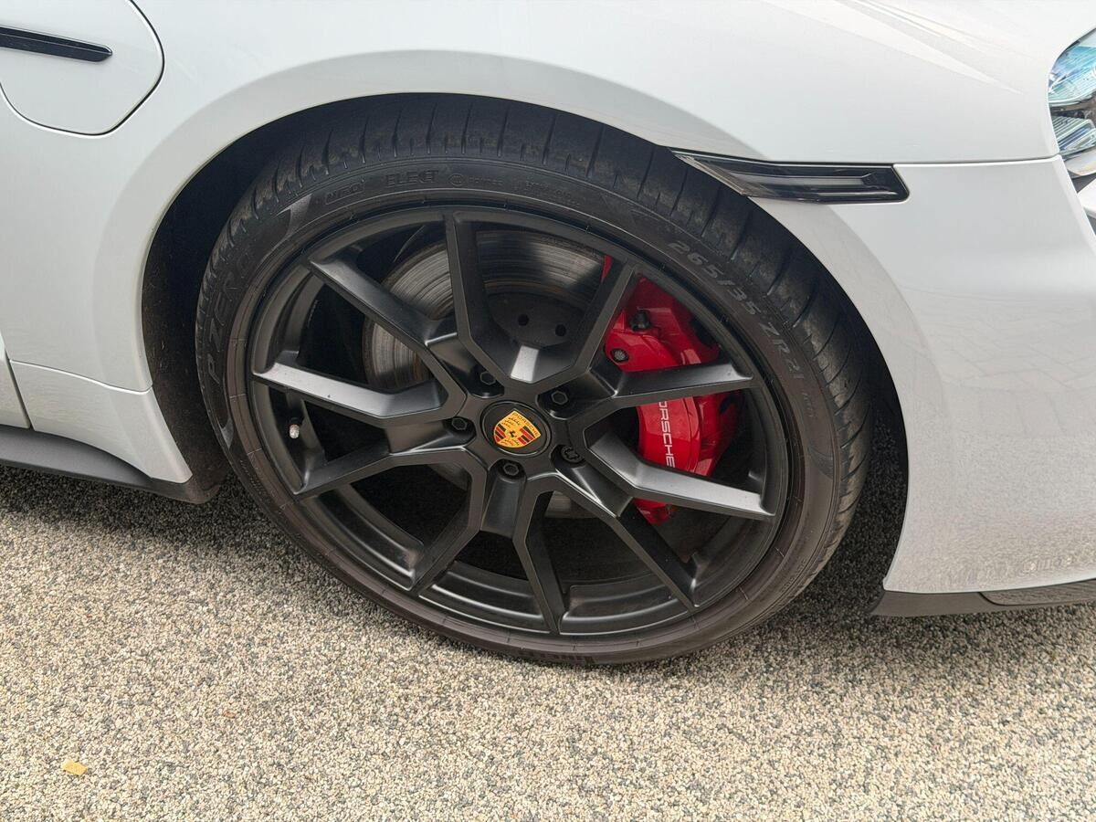 Porsche Taycan Taycan Gallery Image