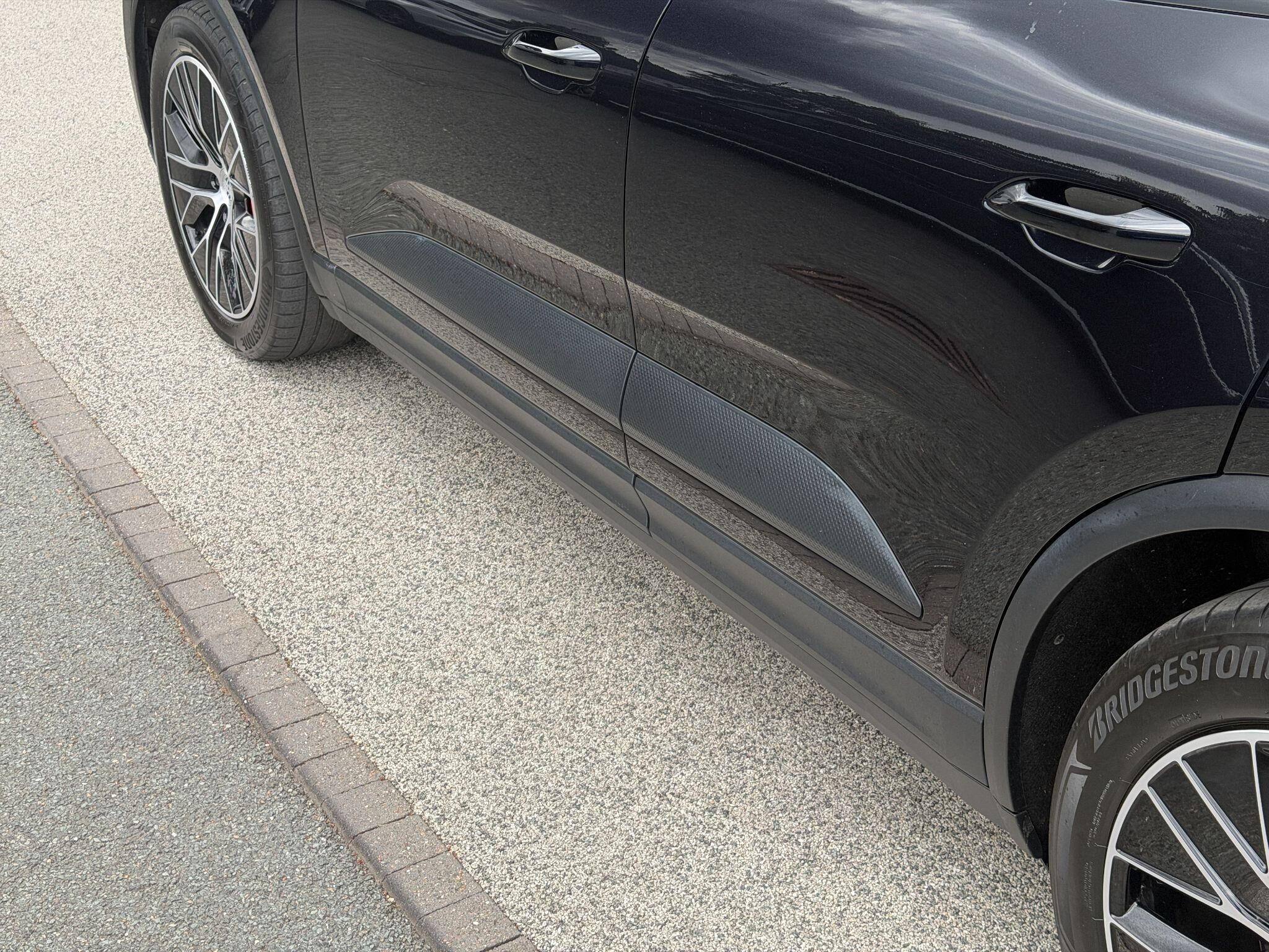 Porsche Macan Macan Gallery Image