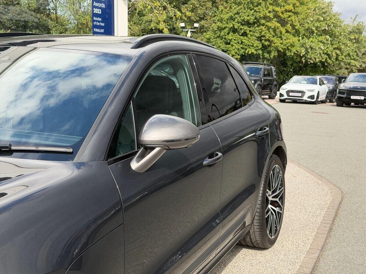 Porsche Macan Macan Gallery Image