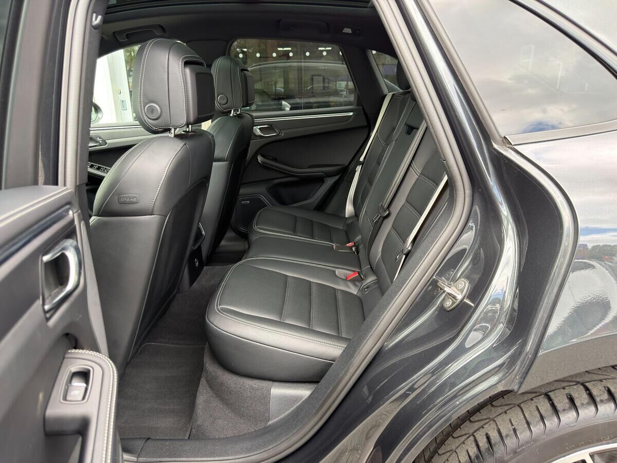 Porsche Macan Macan Gallery Image