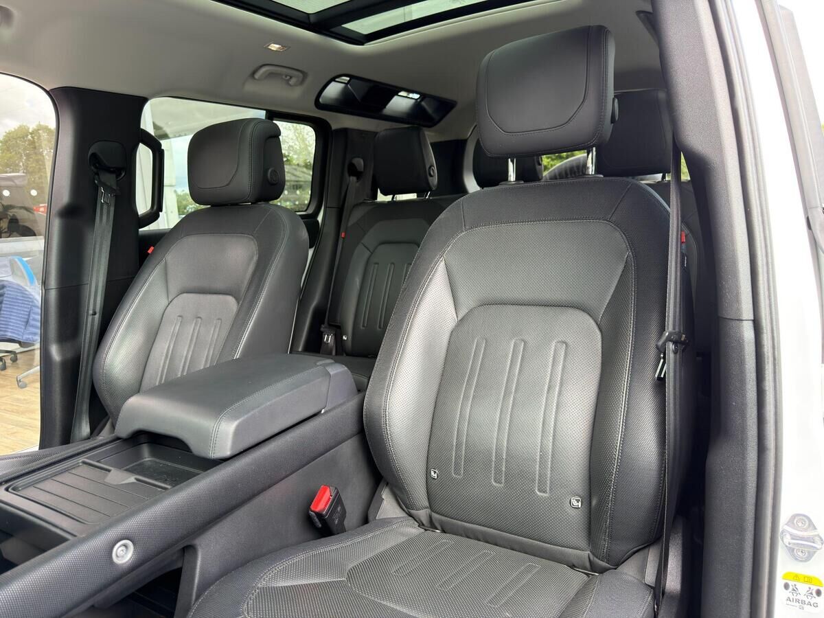 Land Rover Defender 110 Defender 110 Gallery Image