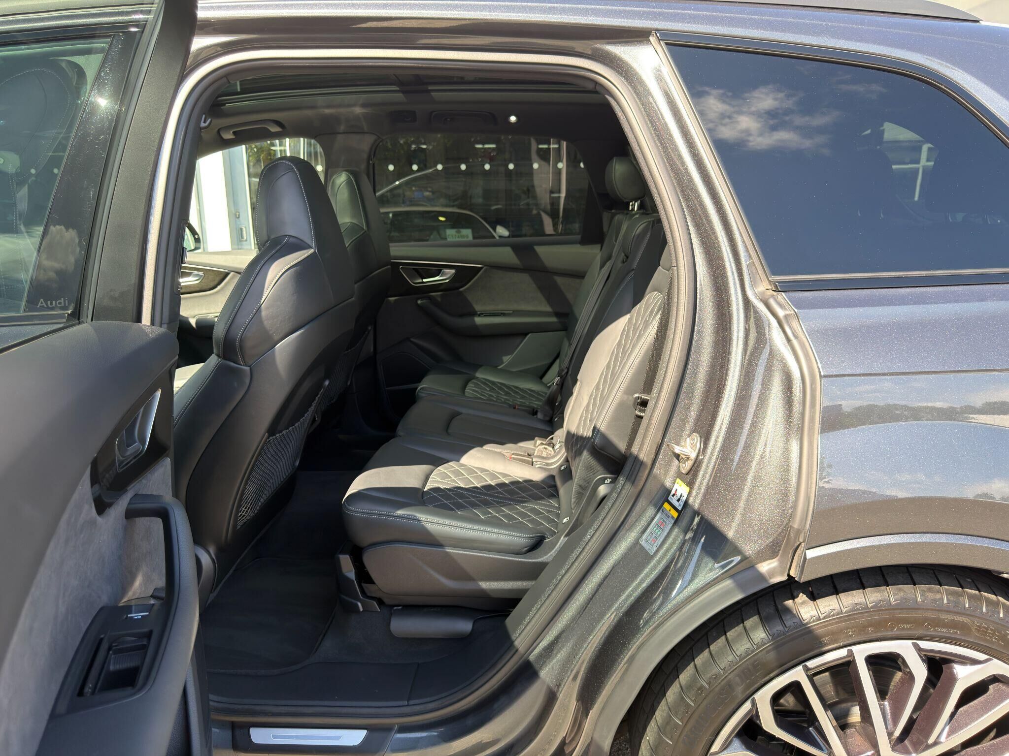 Audi SQ7 SQ7 Gallery Image