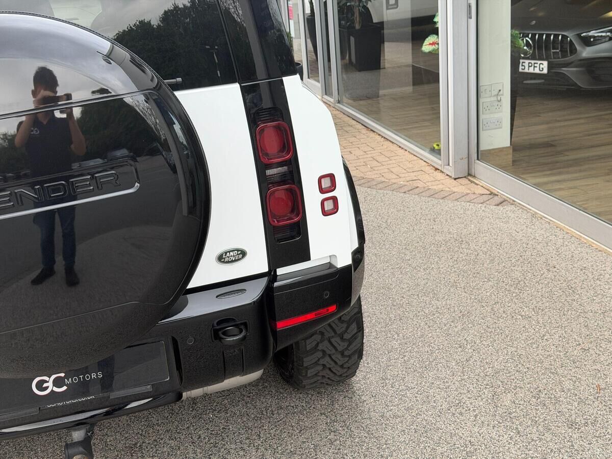 Land Rover Defender 110 Defender 110 Gallery Image