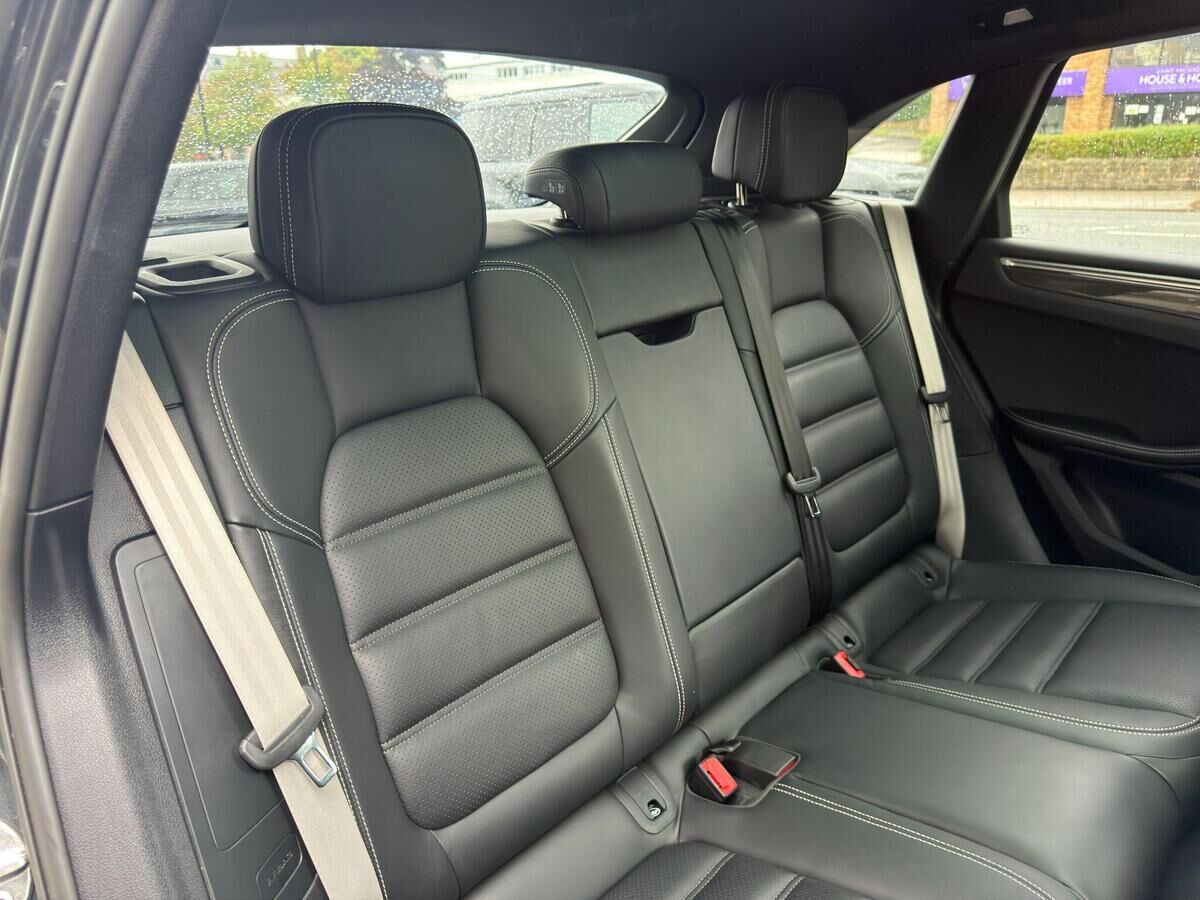 Porsche Macan Macan Gallery Image