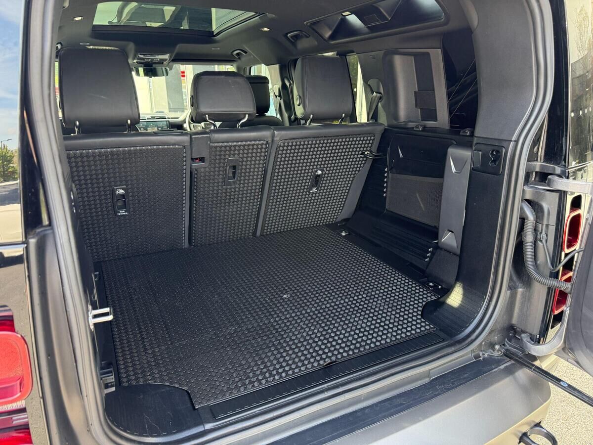 Land Rover Defender 110 Defender 110 Gallery Image