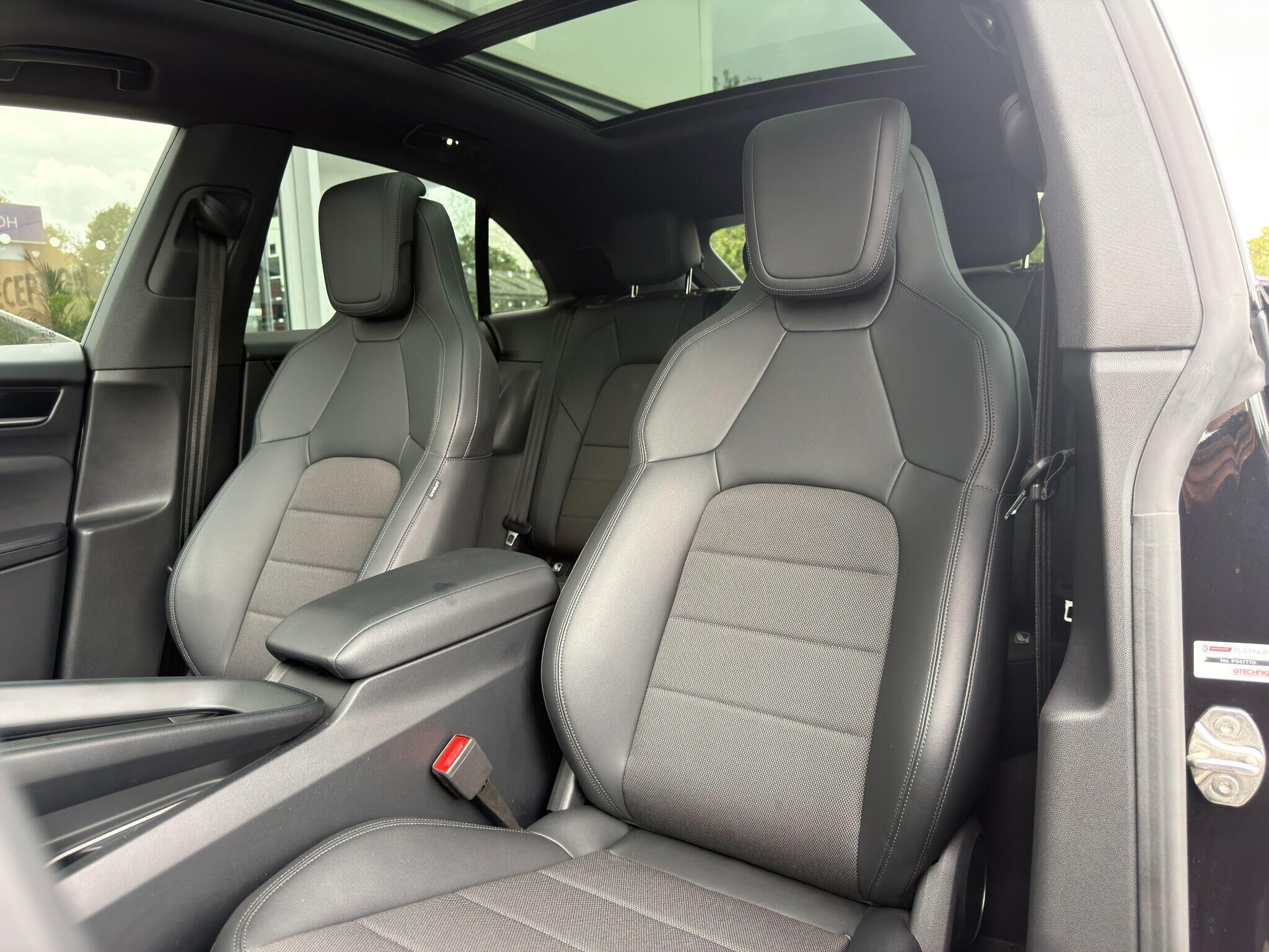 Porsche Macan Macan Gallery Image