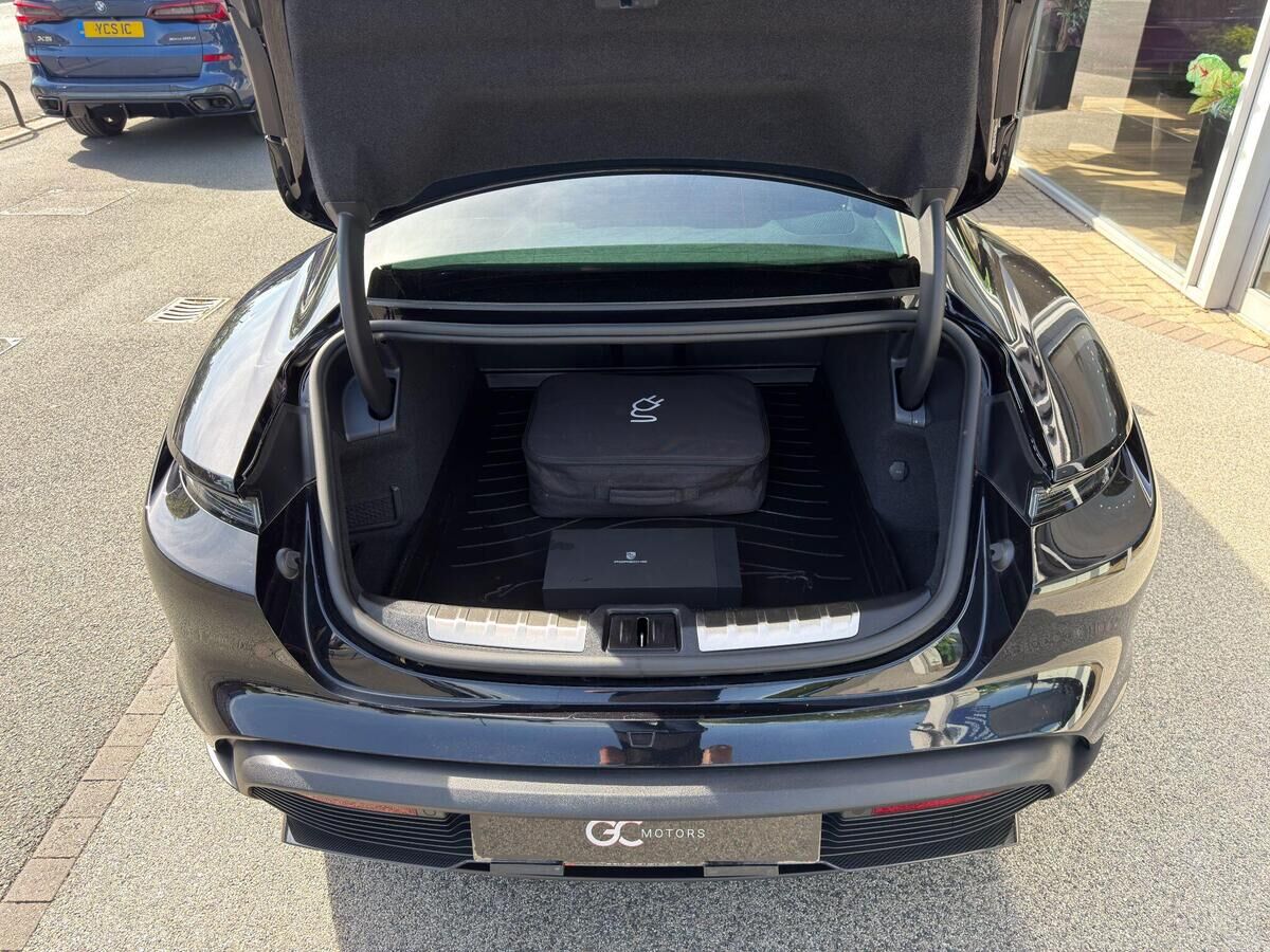 Porsche Taycan Taycan Gallery Image