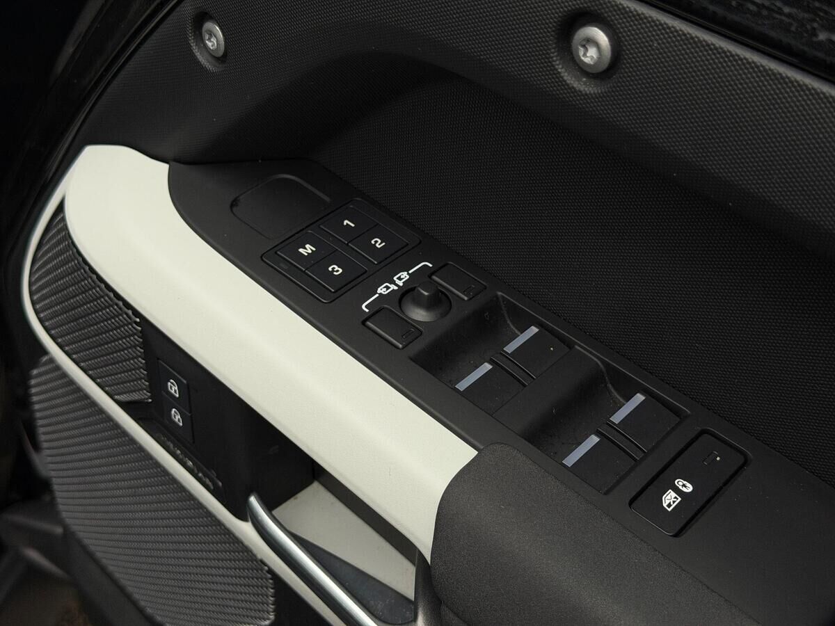Land Rover Defender 110 Defender 110 Gallery Image
