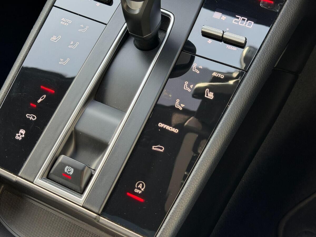 Porsche Macan Macan Gallery Image
